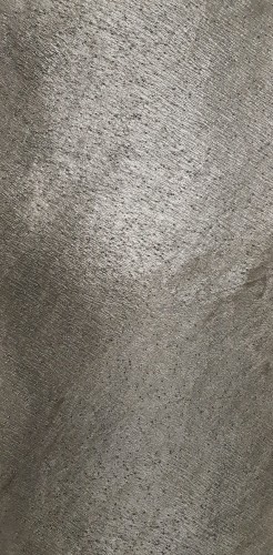 425
