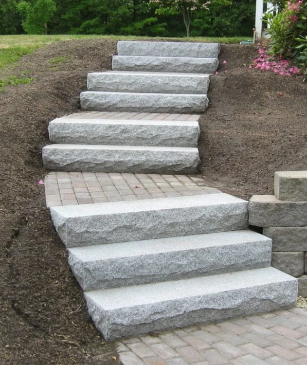 3318